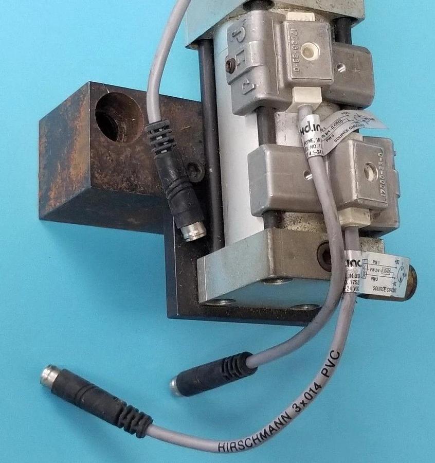 Used PHD A3VF11/8X2X13/16-M CYLINDER VALVE 3 POSITION 150PSI AIR 194476-02 , 17522