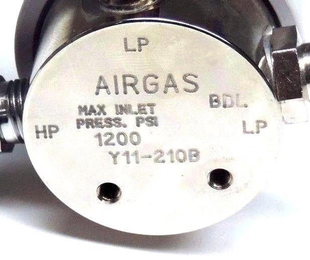 Used AIRGAS Y11-210B SPECIALTY GAS REGULATOR 3500 MAX PSI Y11210B