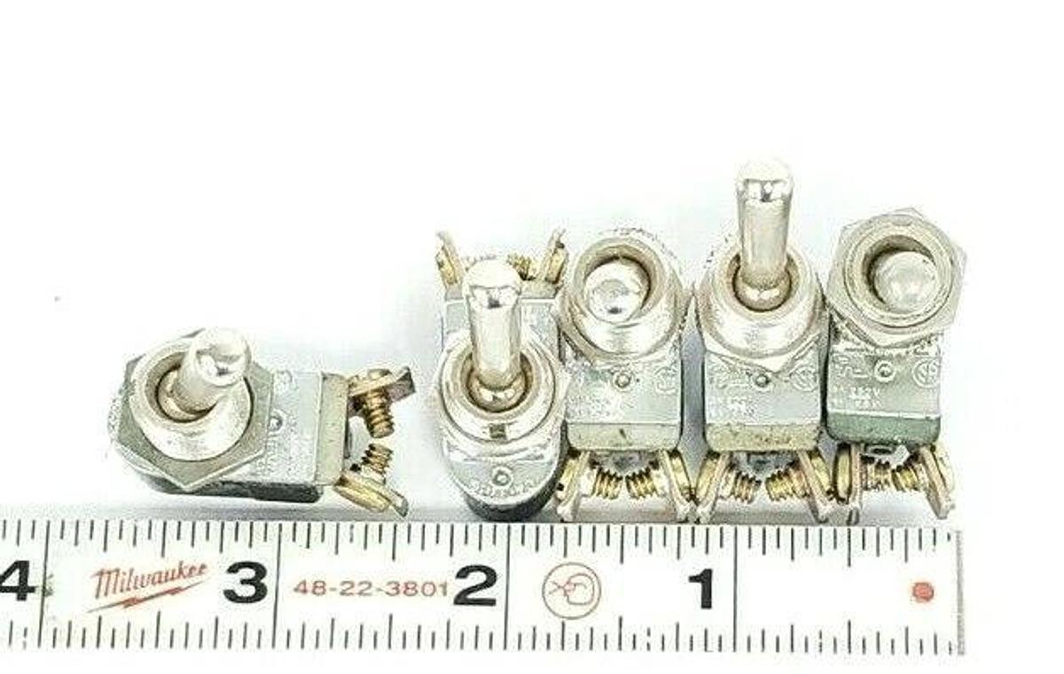 Used LOT OF 5 CARLING TECHNOLOGIES 1X687 110-S-73XG TOGGLE SWITCHES