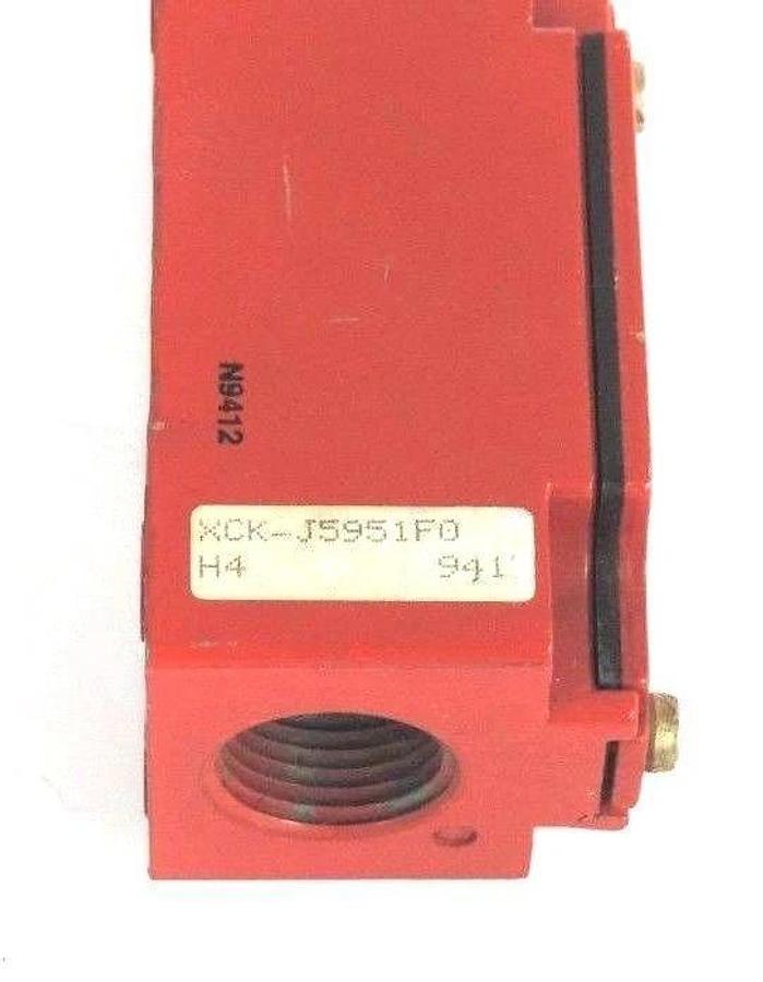 Used TELEMECANIQUE XCK-J5951F0H4 SAFTEY INTERLOCK SWITCH XCKJ5951F0H4 W/ 100V DC COIL
