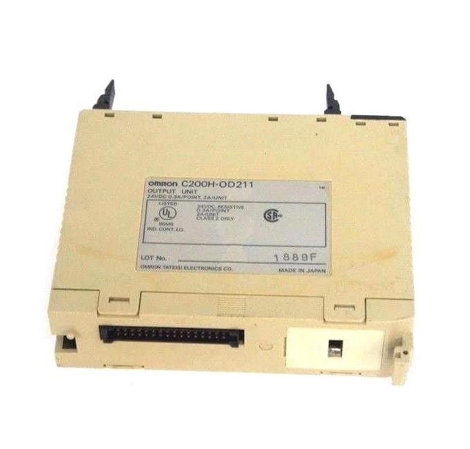 Used OMRON C200H-OD211 OUTPUT UNIT 24VDC 0.3A/POINT .2A UNIT C200H-0D211 - LOT OF 8