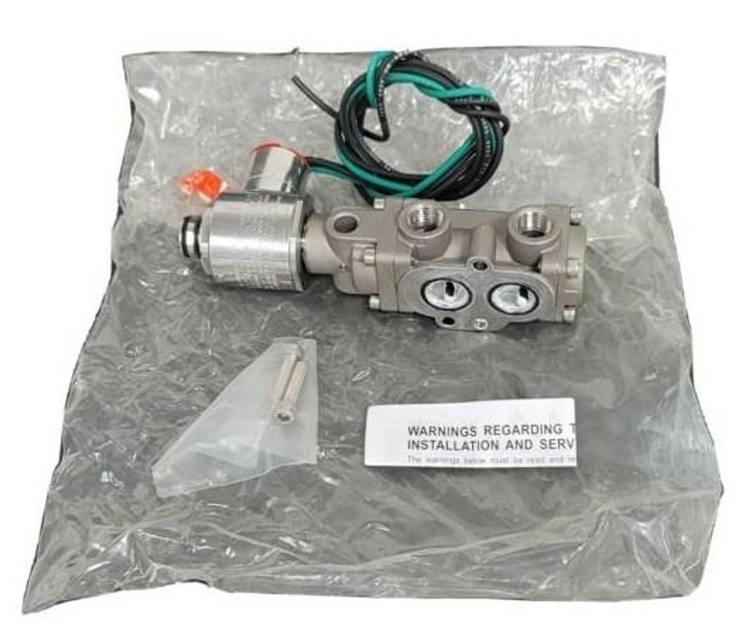 NIB VERSA VALVES CGS-3331-316-NE1-XXE4-D024 THREE-WAY VALVE 24VDC