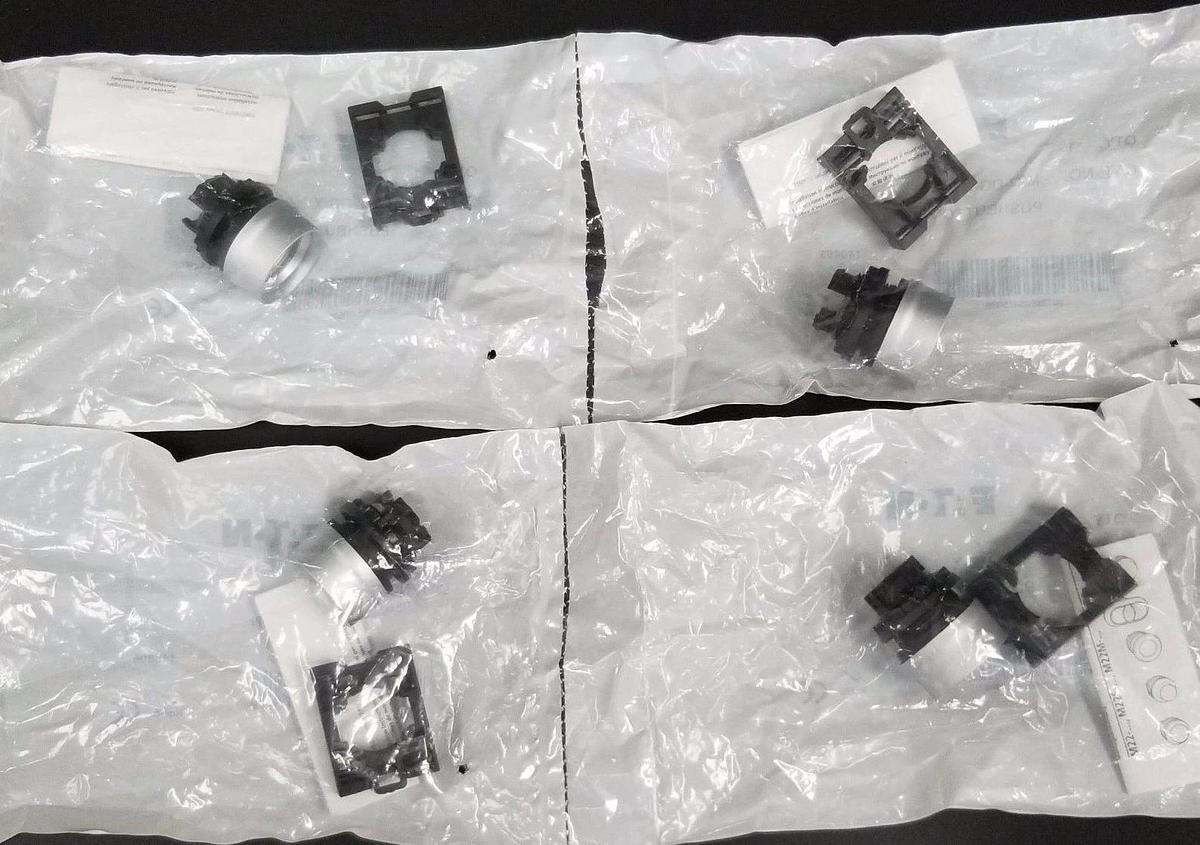 Used LOT OF 4 NEW EATON CUTLER-HAMMER M22-DG-X PUSHBUTTON M22DGX