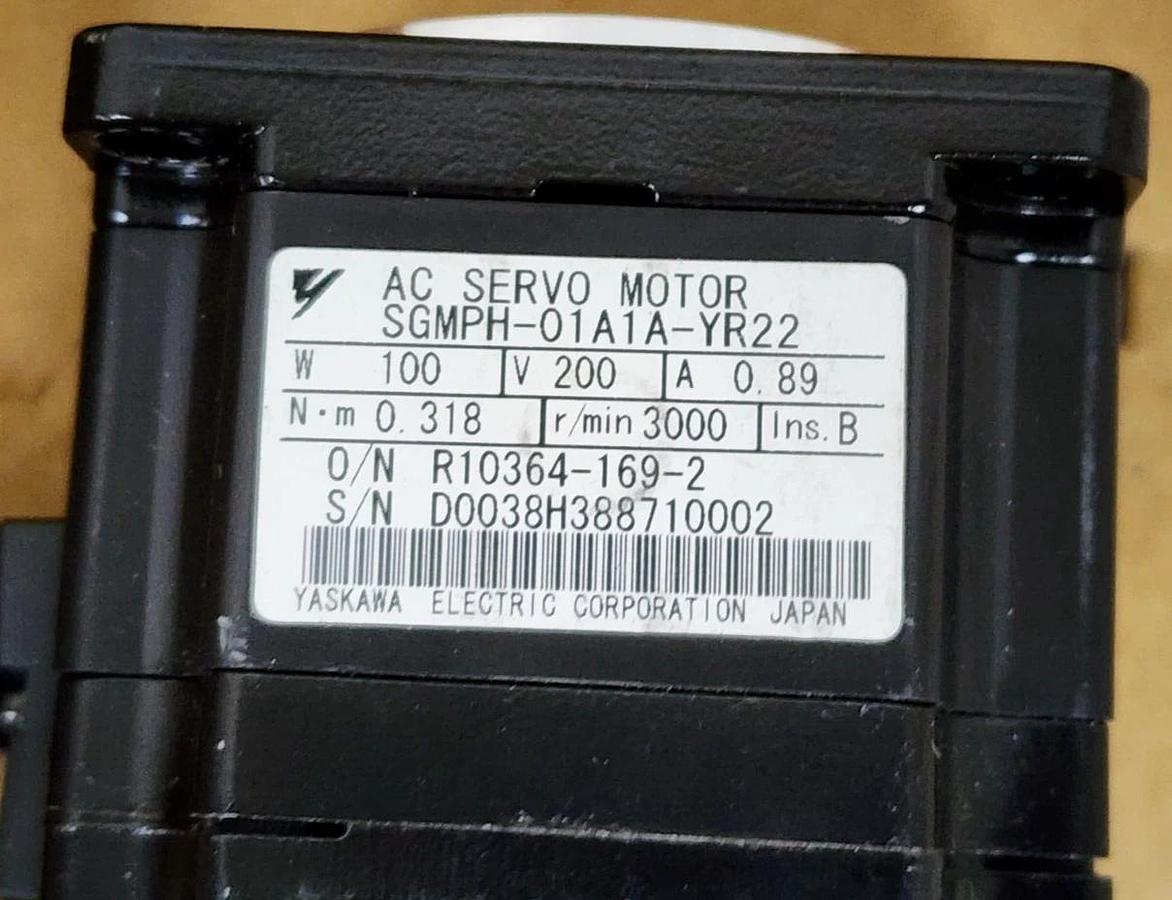 Used YASKAWA ELECTRIC SGMPH-01A1A-YR22 AC SERVO MOTOR .89AMP 3000RPM 200V
