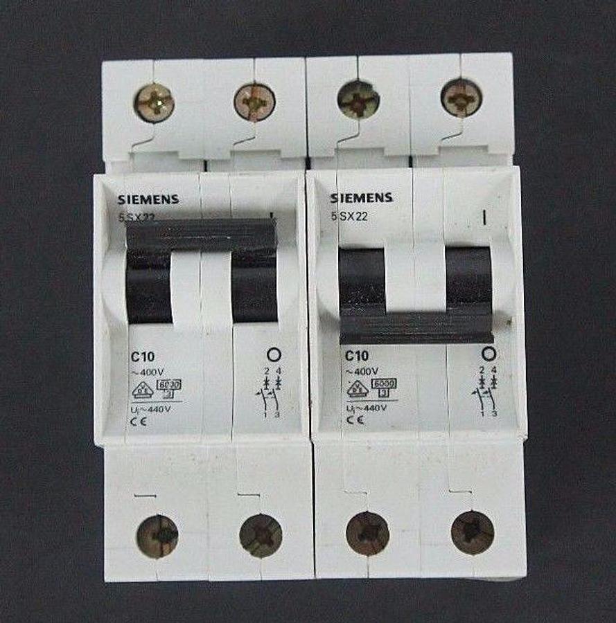Used LOT OF 2 SIEMENS 5SX22-C10 CIRCUIT BREAKERS 480VAC MAX, 5SX22C10