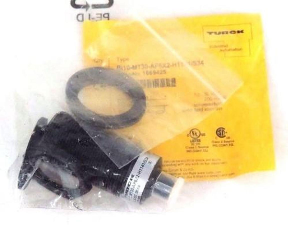 Used NEW TURCK BI10-MT30-AP6X2-H1141/S34 PROXIMITY SENSOR P/N 1669425