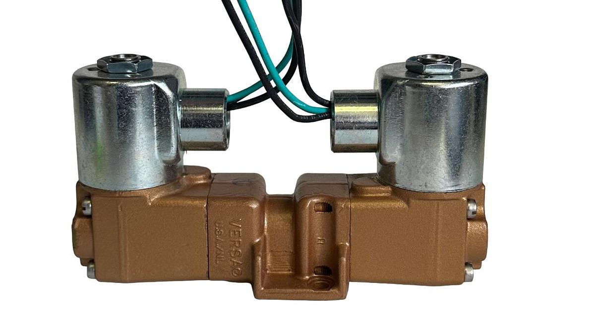 Used NEW VERSA VALVES VGG-8332-U-30-A120 / VGG8332U30A120 DIRECTIONAL SOLENOID VALVE