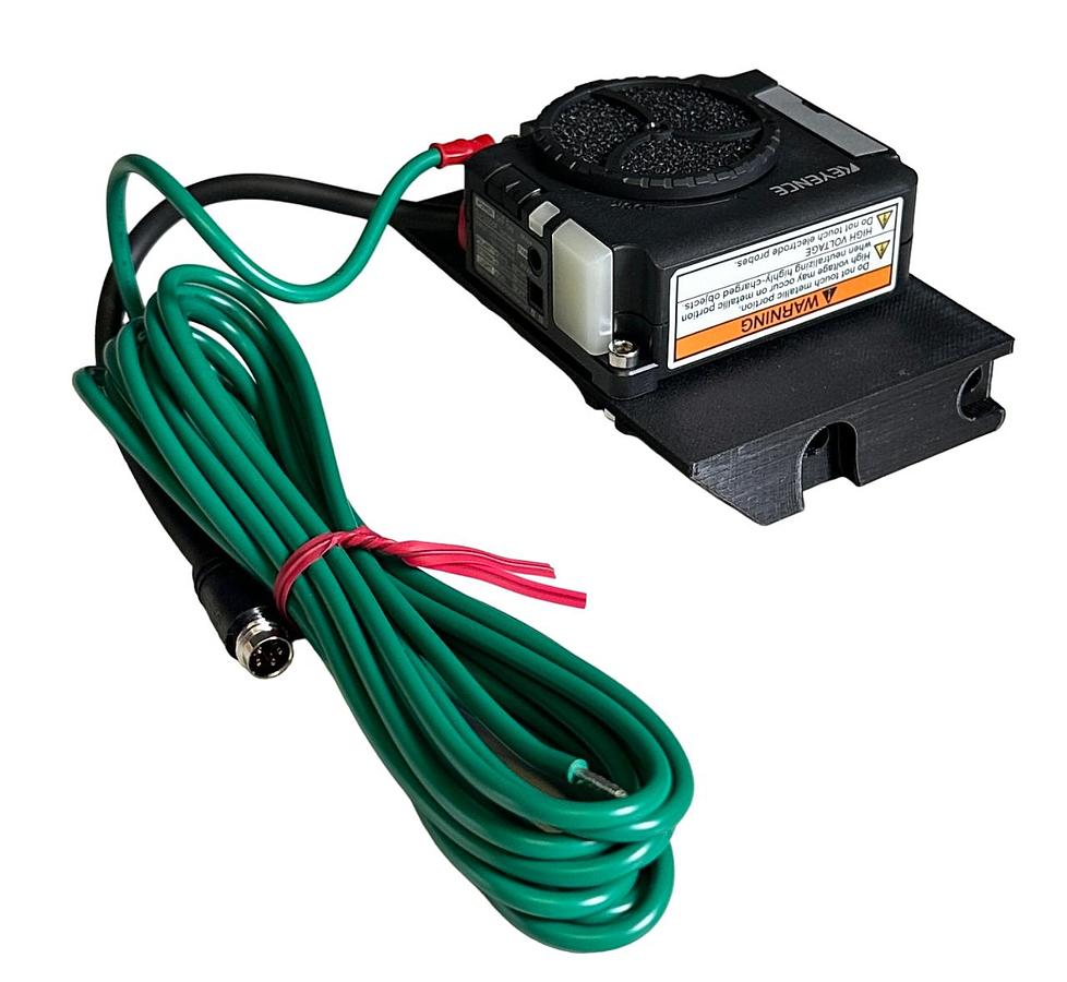 Used NEW KEYENCE SJ-L005F / SJL005F ANTI-STATIC COMPACT IONIZER FAN 12-24V 310-600mA