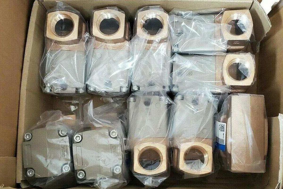 Used LOT OF 10 NIB SMC VNB301A-20A PNEUMATIC PROCESS VALVES 1N1-18 VNBD00 VNB301A20A