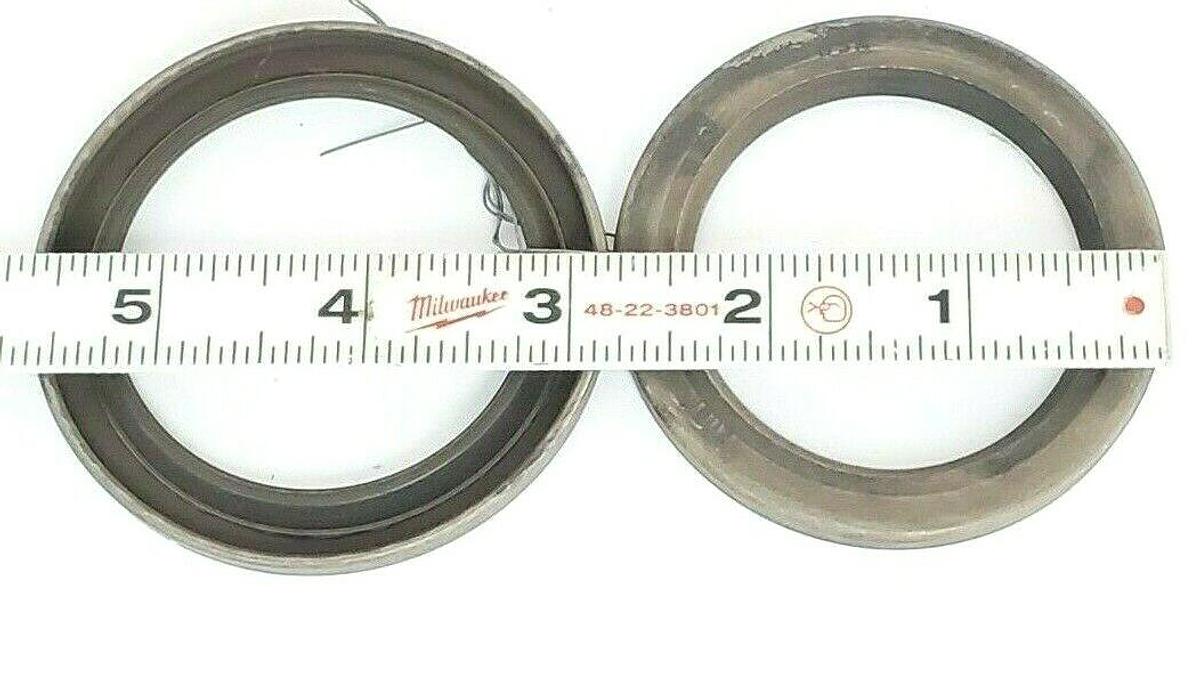 Used LOT OF 2 MILTON ROY 21101 CROSSHEAD PUMP OIL SEALS 0H08-0031-020