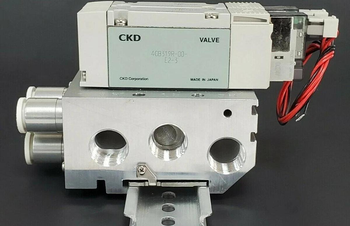 Used NIB CKD M4GB310R-C10-E2D-2-3 VALVE MANIFOLD ASSEMBLY DC24V M4GB310RC10E2D23