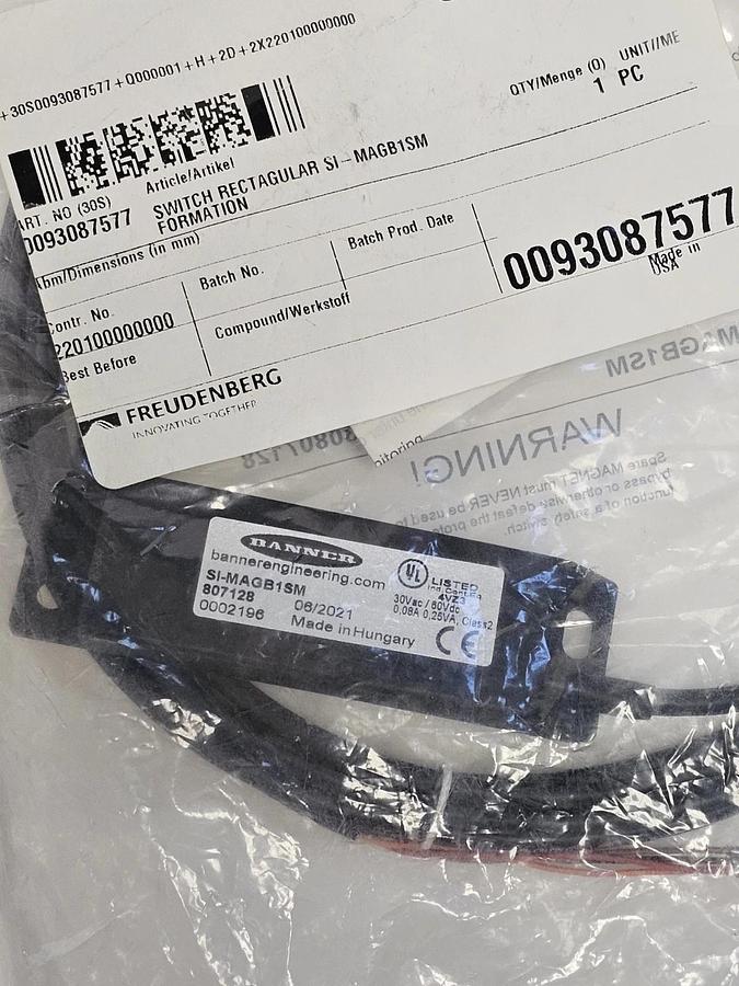 Used NEW BANNER SI-MAGB1SM MAGNETIC SWITCH 807128 NSFP