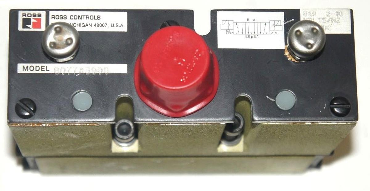 Used ROSS CONTROLS 8077A3900 OPEN CENTER PILOT VALVE 2-10 BAR 24 VDC