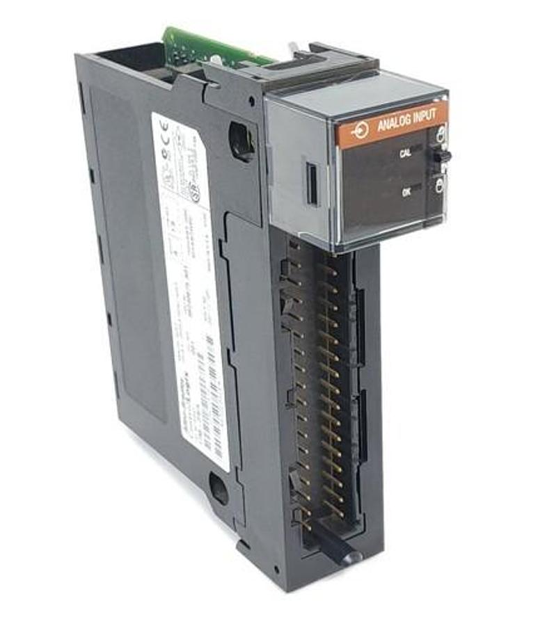 Used ALLEN BRADLEY 1756-IF8 /A CAT. REV. G01 F/W REV. 1.5 SER. A I/O MODULE