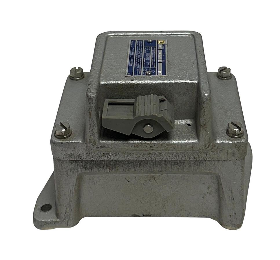 Used SQUARE D 9001-BR-107 / BR-107 / 9001BR107 EXPLOSION PROOF CONTROL STATION USNP