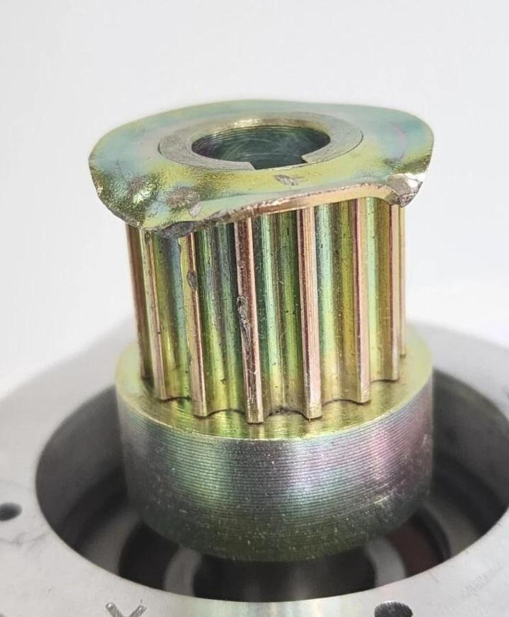 Used LENZE MCS 06F41LRS0B0-B11N-ST5S00N-R2SU SERVO MOTOR ID. NR. 13250111