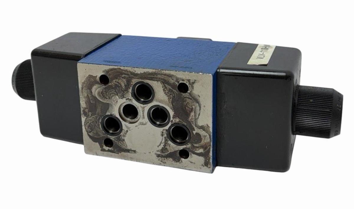 Used Bosch Rexroth 4WE10E40/CW110N9DK25L Directional Solenoid Valve — R900974964