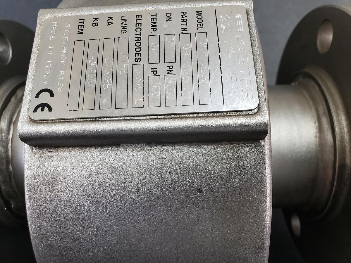 Used NEW MASTER METER MC-208 QAZ-127 FLOW METER CONTROLLER W/ MUT-2200 QAC-120 VALVE