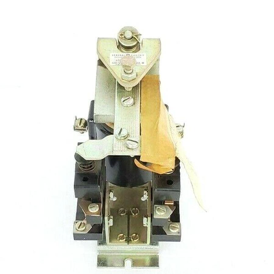 Used GENERAL ELECTRIC IC2820-A100BB3H RELAY 600V MAX. 10A