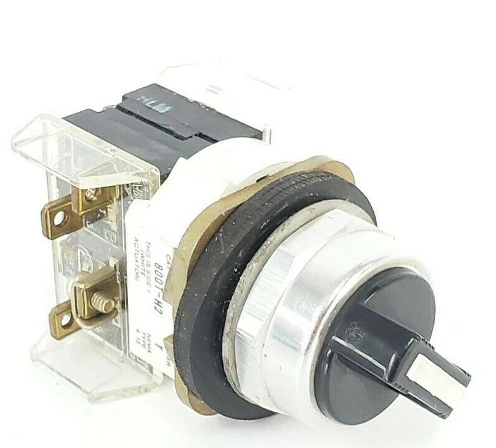 Used ALLEN BRADLEY 800T-H2 SELECTOR SWITCH SER.T W/ TWO 800T-XA SER. D CONTACTORS
