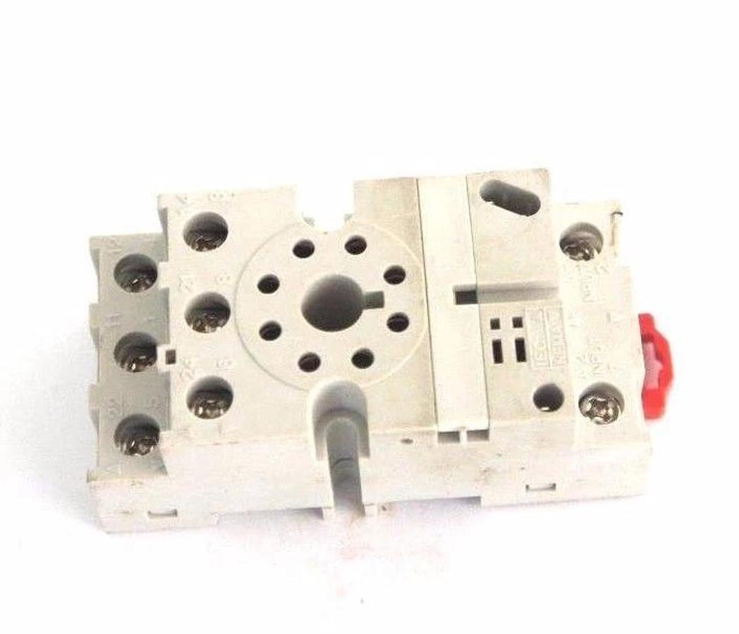 Used SQUARE D 8501NR52 RELAY SOCKET SER. B, 5-16 AMP, 300-600V