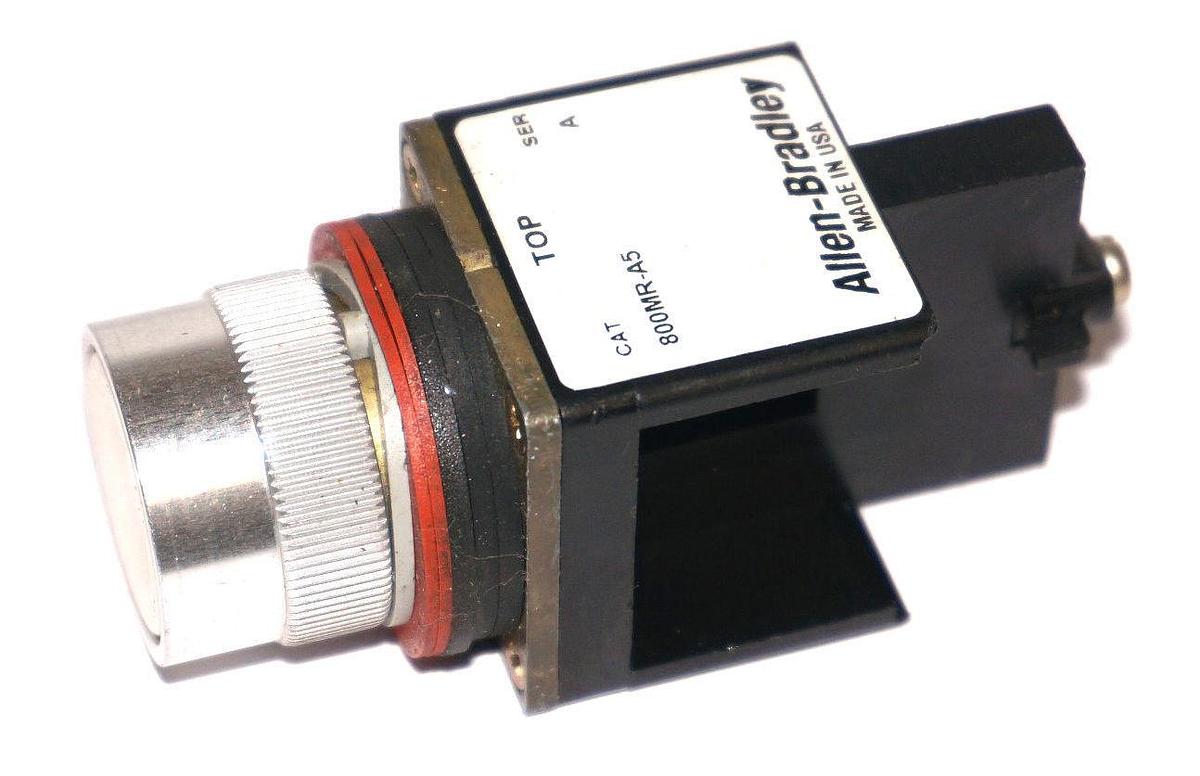 Used ALLEN BRADLEY 800MR-A5 OPERATOR PUSHBUTTON WHITE SER. A 800MRA5