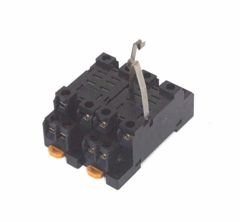 Used LOT OF 2 OMRON PTF08A-E SOCKET RELAY BASES PTF08AE