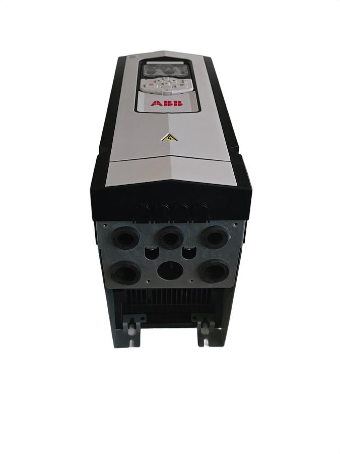 Used ABB ACS880-01-021A-5 AC Drive 11kW/15HP 21A 3-Ph 380-500V 3ABD00037810-D NSNP
