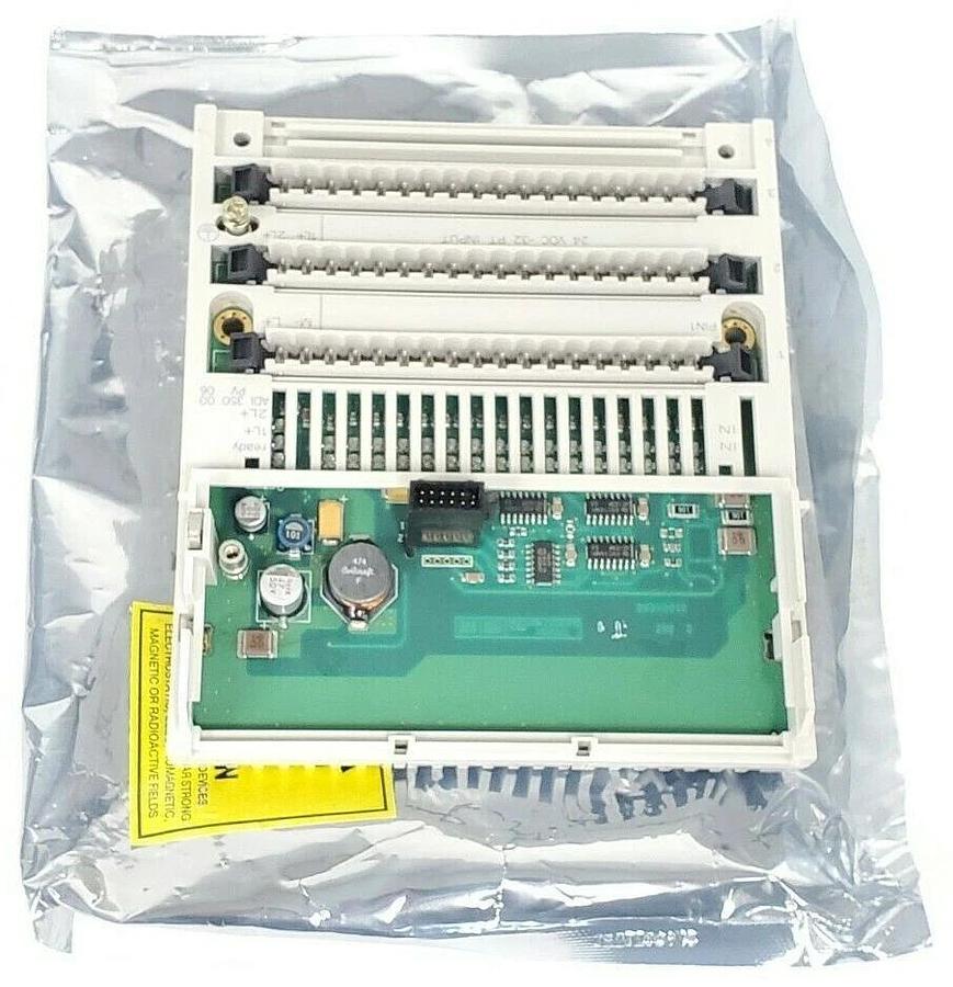 Used SCHNEIDER MODICON TSX MOMENTUM 170ADI35000 I/O BASE 24VDC-32PT IN PV: 06, RL: 17