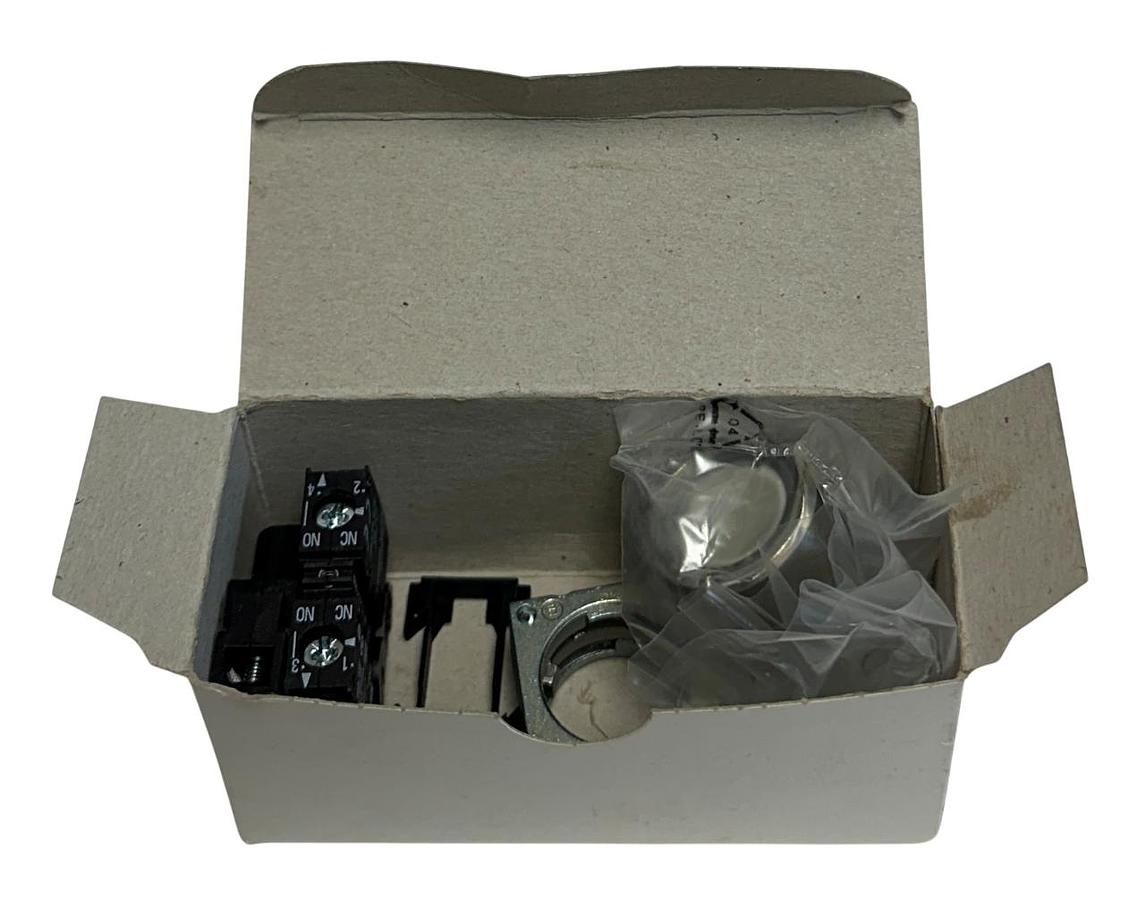 Used 2 SIEMENS 3SB3 651-0AA71 / 3SB36510AA71 ILLUMINATED PUSHBUTTONS 110V CLEAR NSMP