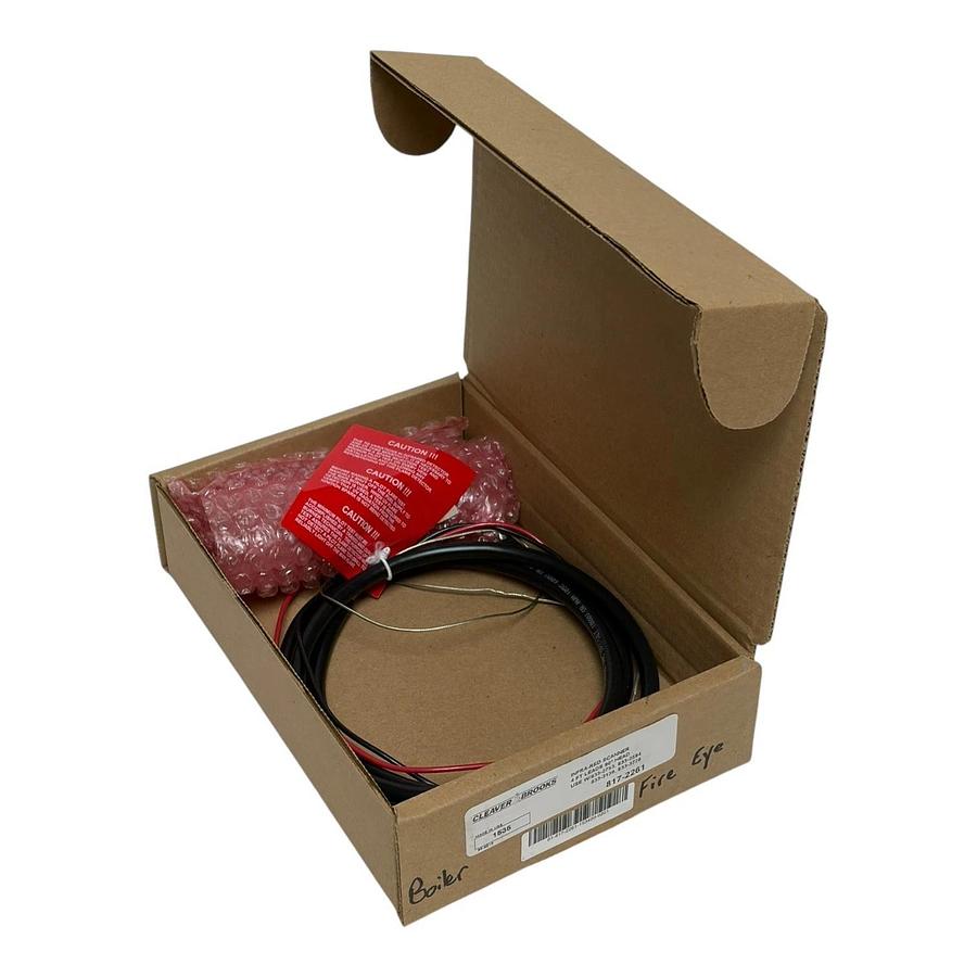 New Cleaver-Brooks 817-2261 Infrared Flame Scanner 4 Ft Leads 90° Fireye Box