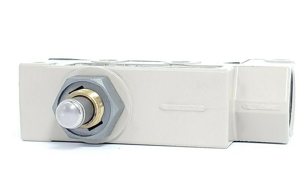 Used OMRON ZE-Q-2S LIMIT SWITCH ZEQ2S, 10A 250VAC