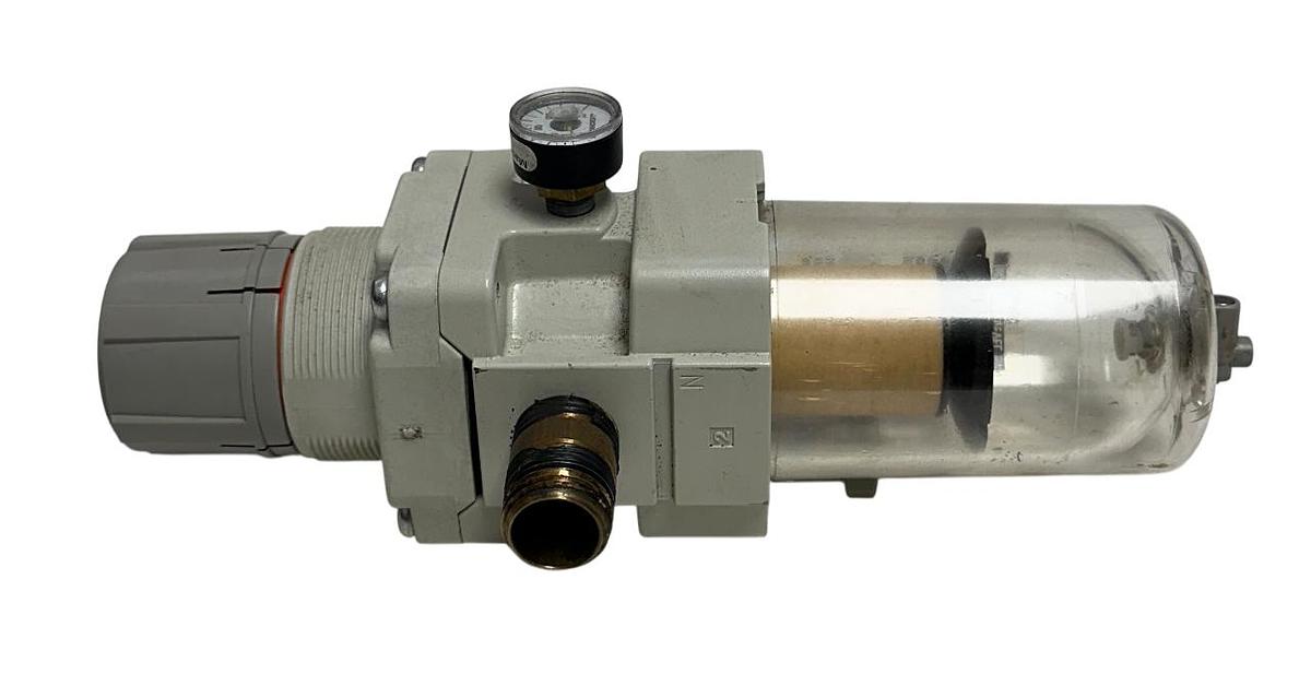 Used SMC AW40-N04-Z-A / AW40N04ZA INTEGRATED FILTER / REGULATOR 1/2'' PORT USNP