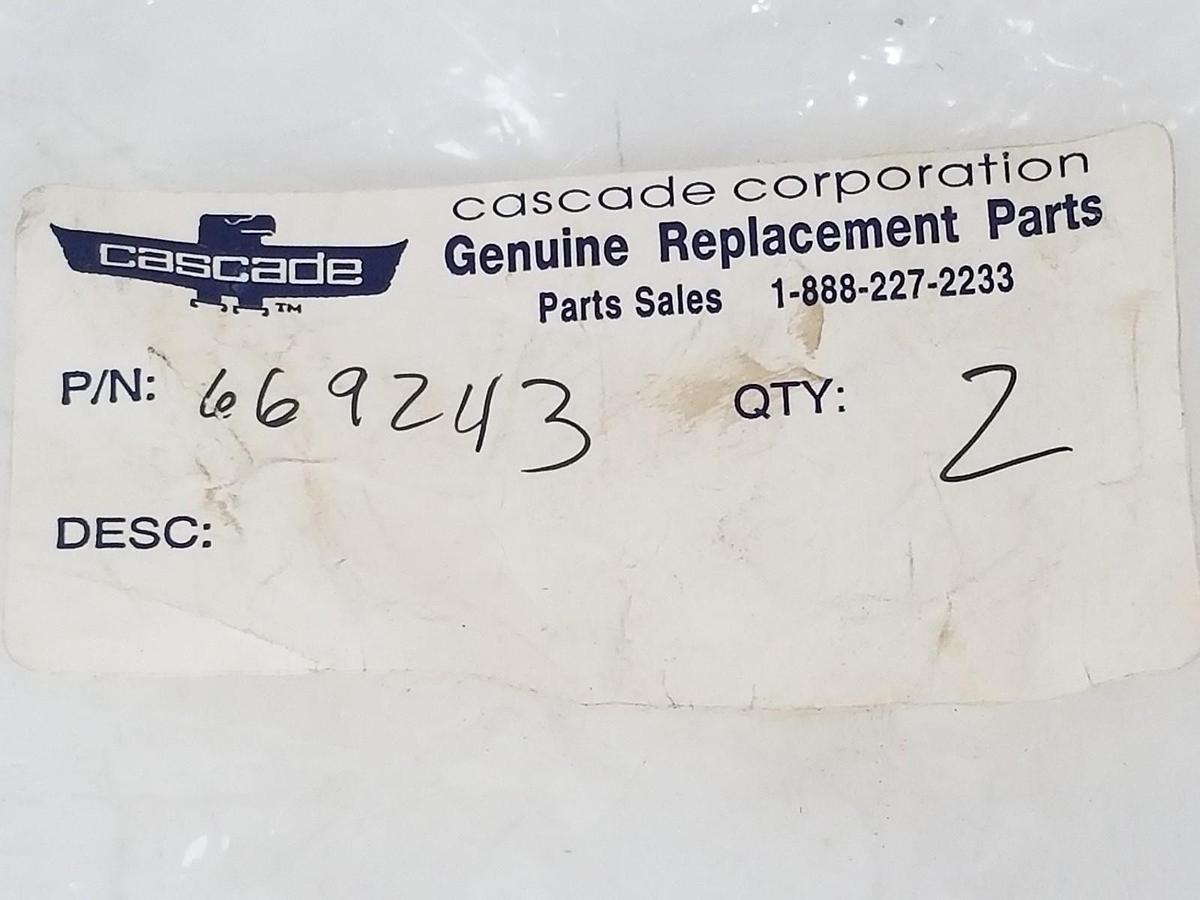 LOT OF 2 NEW CASCADE 669243 LOADER SEALS