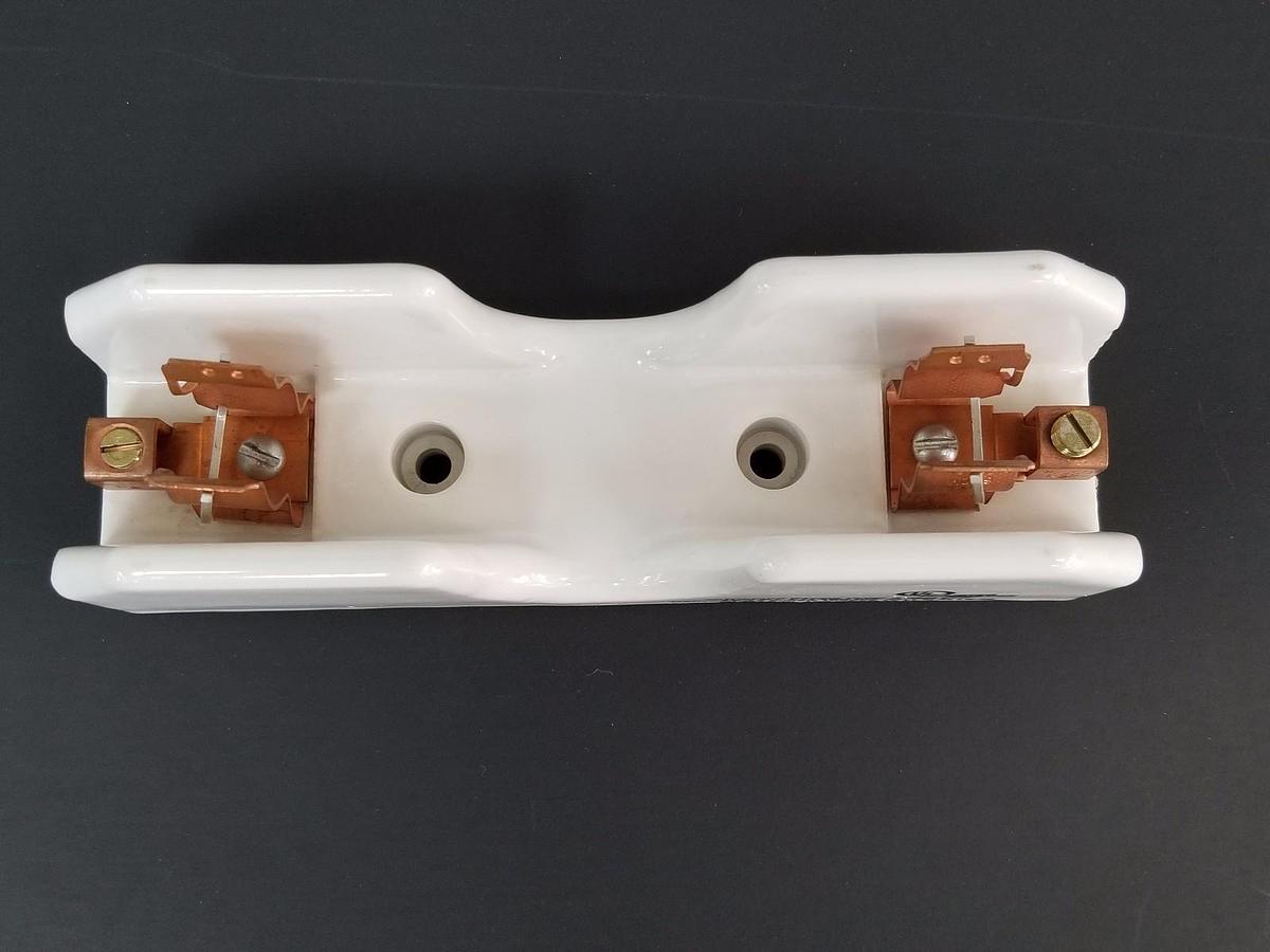 Used BUSSMANN 2611 CERAMIC FUSE BLOCK 60A, 600V