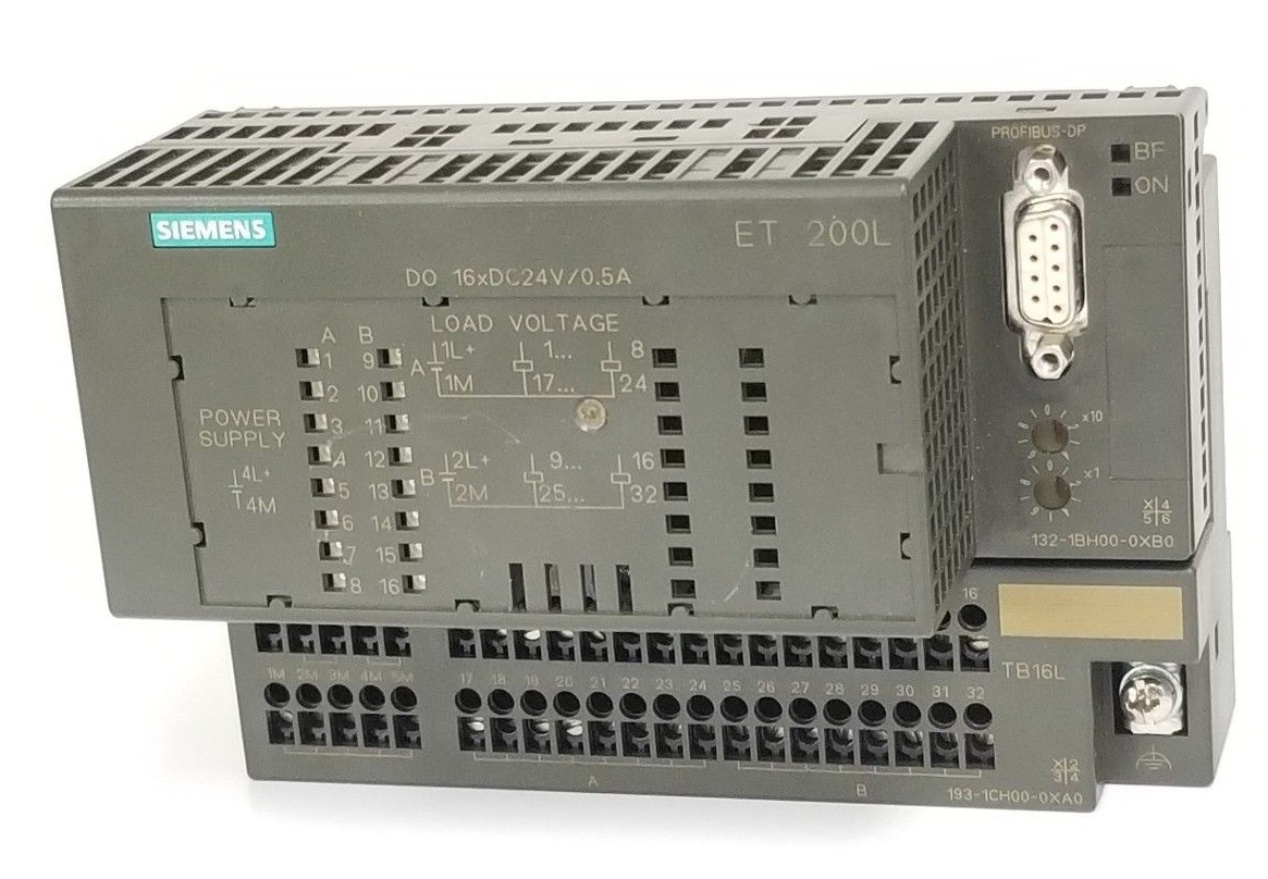 Used SIEMENS 6ES7 132-1BH00-0XB0 DIGITAL OUTPUT MODULE W/ 6ES7 193-1CH00-0XA0 BASE