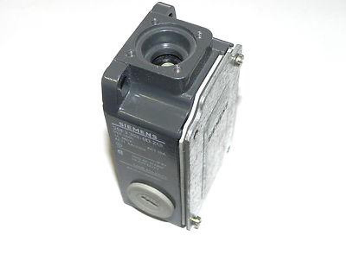 Used SIEMENS 3SE3 303-0D-Z LIMIT POSITION SWITCH 3SE33030DZ