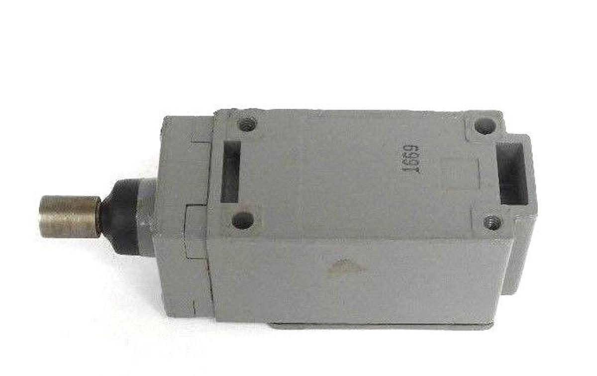 Used SQUARE D 9007-B53R-CJ LIMIT SWITCH SER. B FORM CJ 9007-B53R 9007B53R