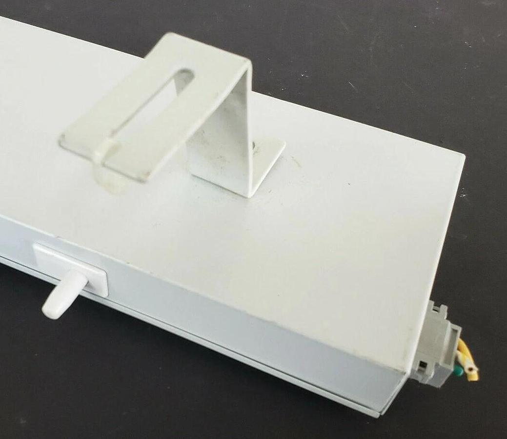 Used HOFFMAN ALF16D24R FLUORESCENT LIGHT FIXTURE, 120VAC, 60HZ, 0.35A