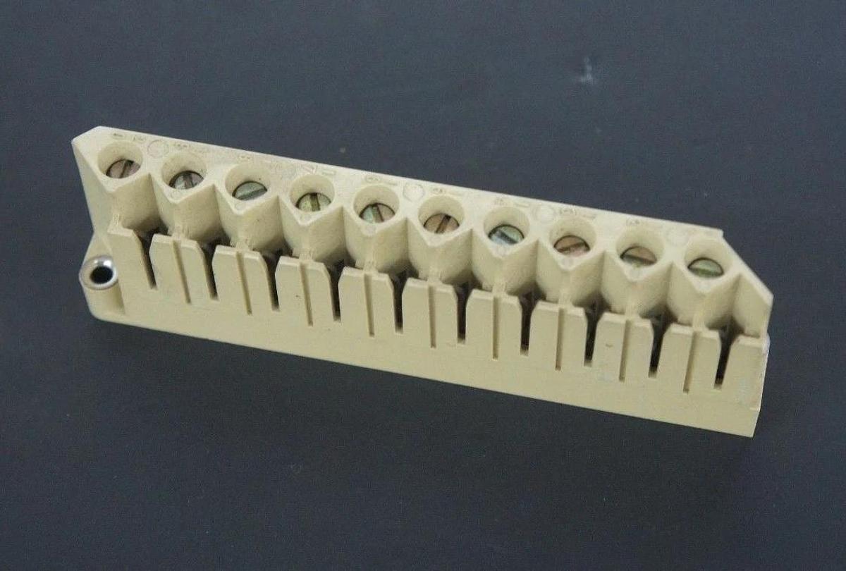 Used LOT OF 10 MODICON MA-8202-002 TERMINAL BLOCKS 10A, 300V, MA8202002