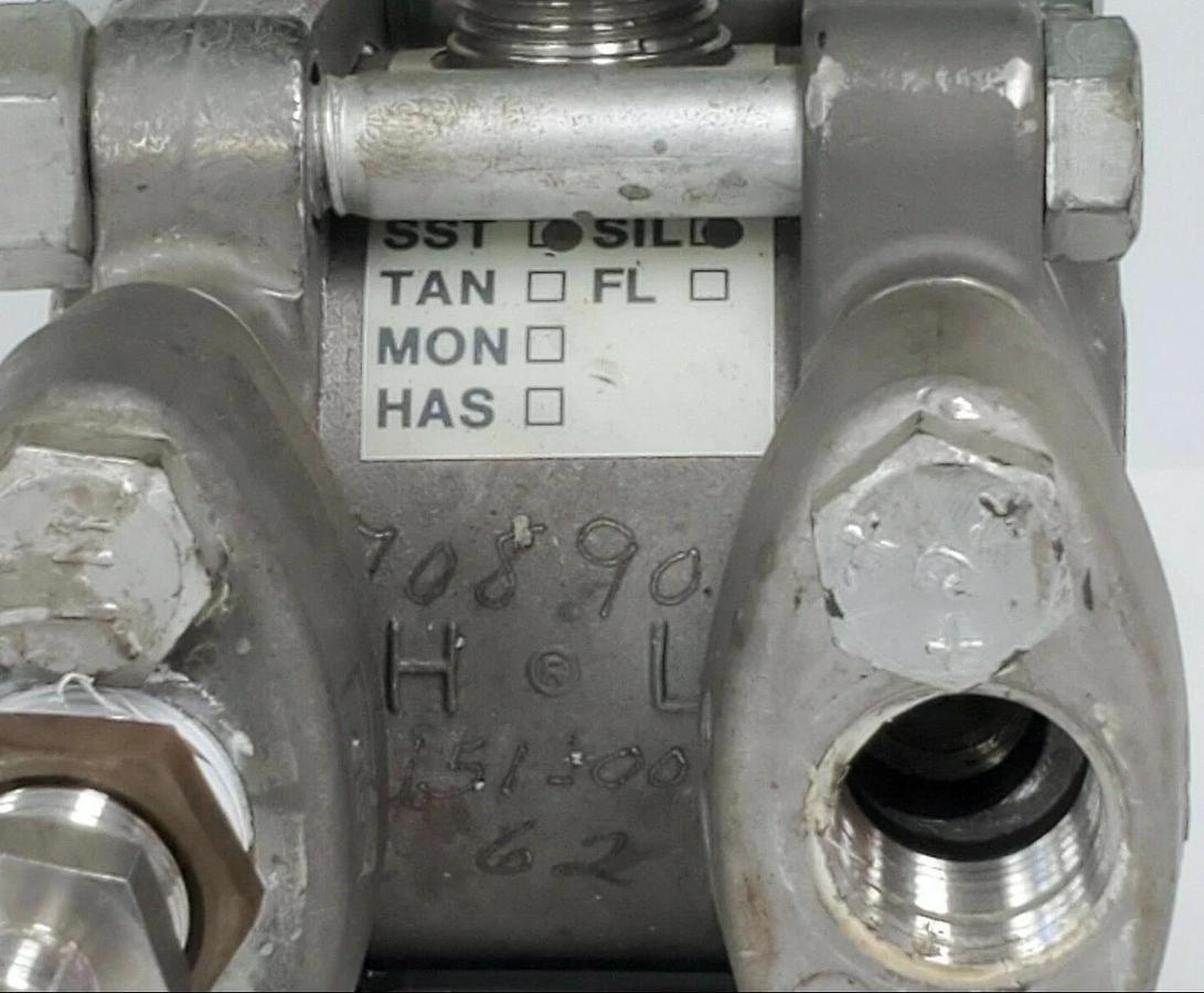 Used FISHER CONTROLS 1151-DP6E22 PRESSURE TRANSMITTER 0-100PSI 1151DP6E22