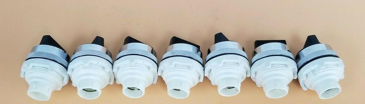 Used LOT OF 7 NEW GENERIC 2 POS 30MM SELECTOR SWITCHES LEFT-RIGHT Z-3755 Z3755