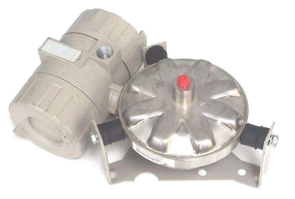 Used BAILEY BC12611350 DIFF PRESSURE TRANSMITTER 6"H2O W/ 25710006IWG TRANSDUCER 9/39
