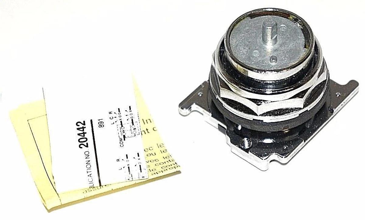 Used NIB CUTLER HAMMER 10250T4052 SELECTOR SWITCH OPERATOR, NEMA 4-13, SERIES A3