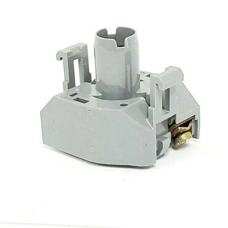 Used EAO 704.950.0 LAMP SOCKET 380V/2.4W