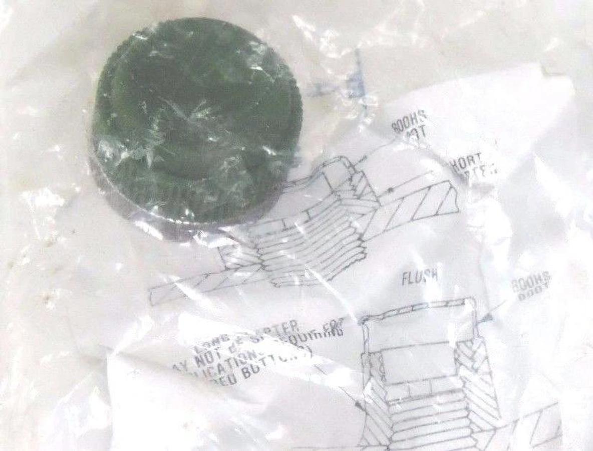 Used NEW ALLEN BRADLEY 800H-NPE101G BOOT AND ADAPTER GREEN 800HNPE101G SER. A