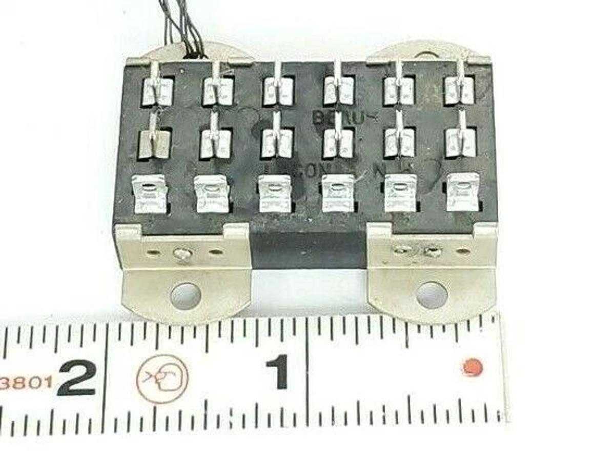 Used BLAW-KNOX 43015 18-CONTACT RELAY SOCKET