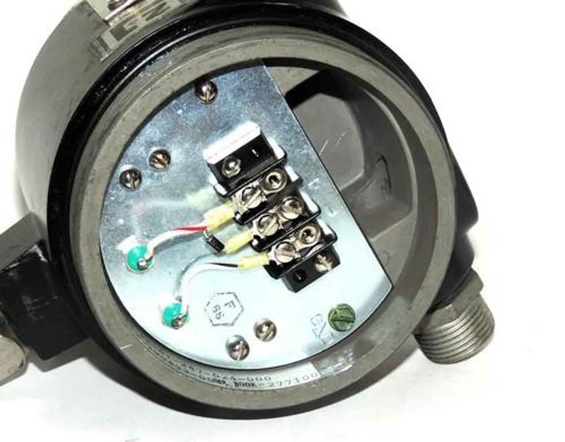 Used LEED & NORTHRUP 7079-11-01-247-024-000 PRESSURE TRANSMITTER 70791101247024000
