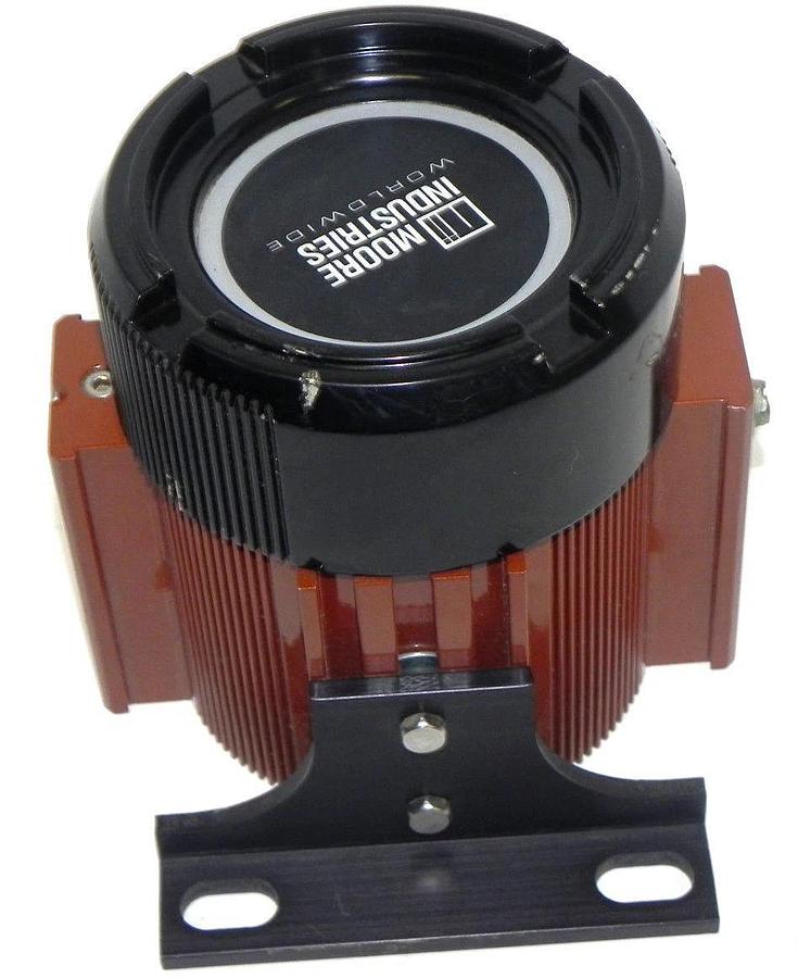 Used MOORE INDUSTRIES SCX/4-20MA/4-20MA/5.5VLP MII-HP IN BH HOUSING