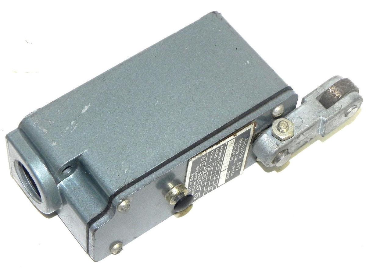 Used ALLEN BRADLEY 802-PAMJ217 LIMIT SWITCH W/ LEVER 802-PAMJ2-17 SER. C